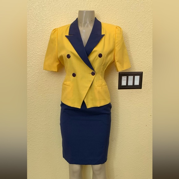 VTG Club 5’4” Petites Size 6P Yellow & Navy Blue Short Sleeve Skirt 2pc Suit Set - Picture 2 of 16